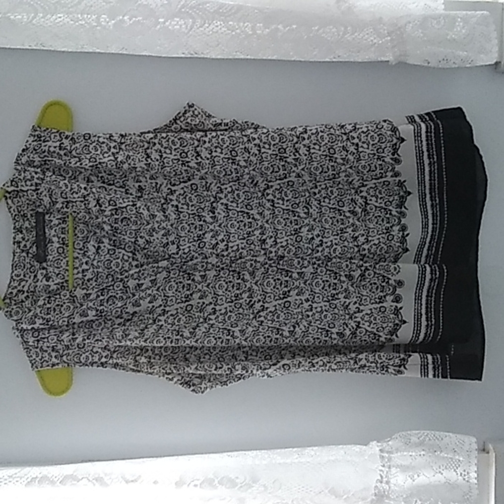Rose & Olive Tunic Tank Top Black & Whkte Flowers & Stripes EUC